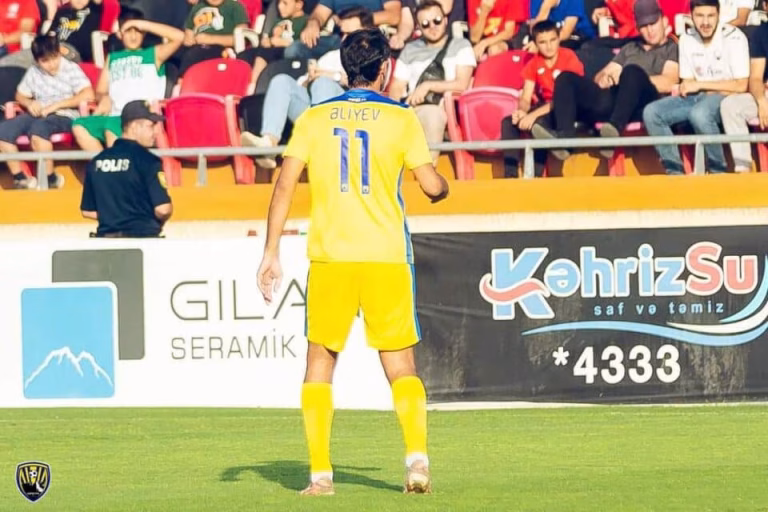 Sən niyə beləsən, azərbaycanlı futbolçu?!